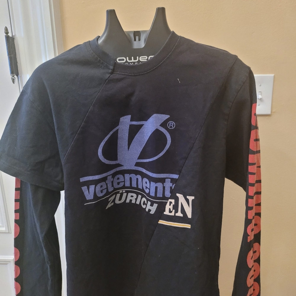 Vetements Long Sleeved Black Reconstructed Coming Soon shirt